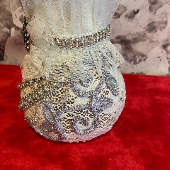 Vintage Lace Rhinestone Embellished Night Ambiance Lighted Decor Vase - Picture 14 of 15